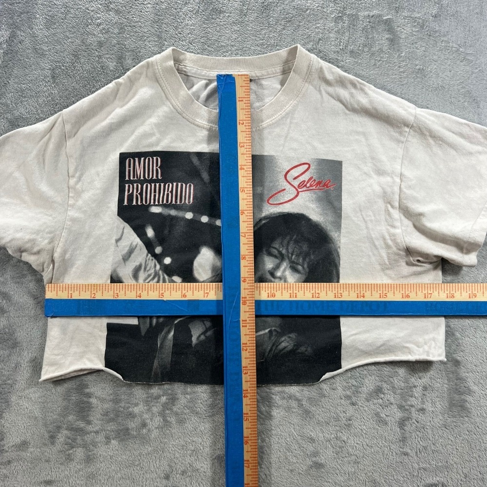 Selena Amor Prohibido Graphic Crop Top Womens Size Small‎ Cream Good Raw Hem Tee - Picture 10 of 14